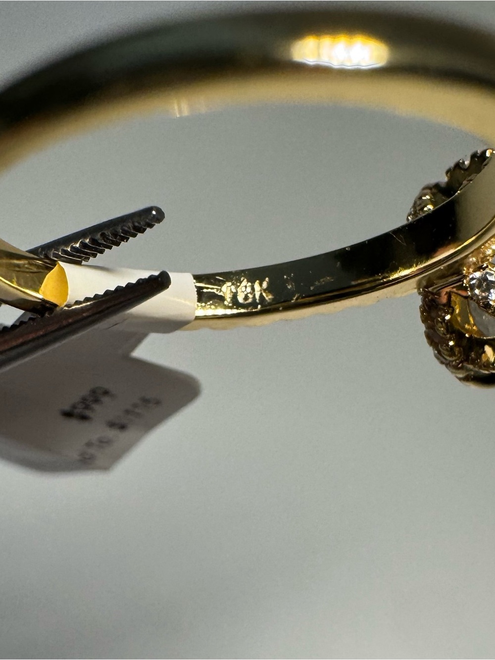 2ct 18k Oval Ring - Picture 9 of 9